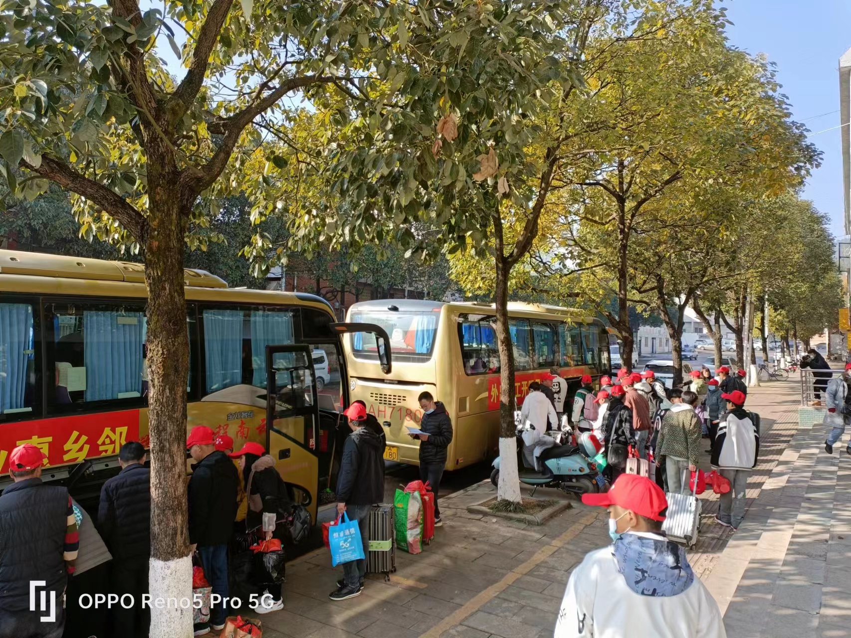 漾月街道舉行2023年農村勞動力轉移就業(yè)“點對點”組織輸出歡送會暨“知法明理·平安務工”宣講會2.jpg